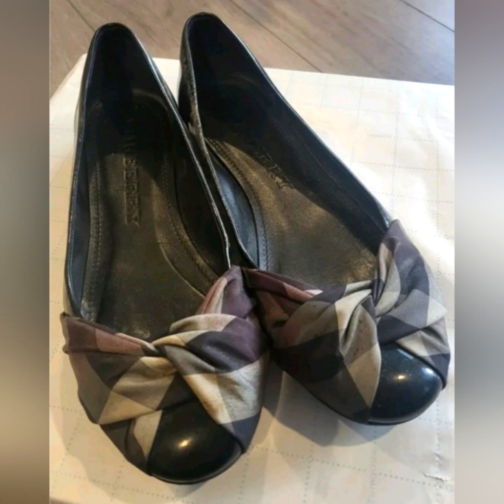 BURBERRY Patent Leather Nova Check Ballet Flats Authentic!